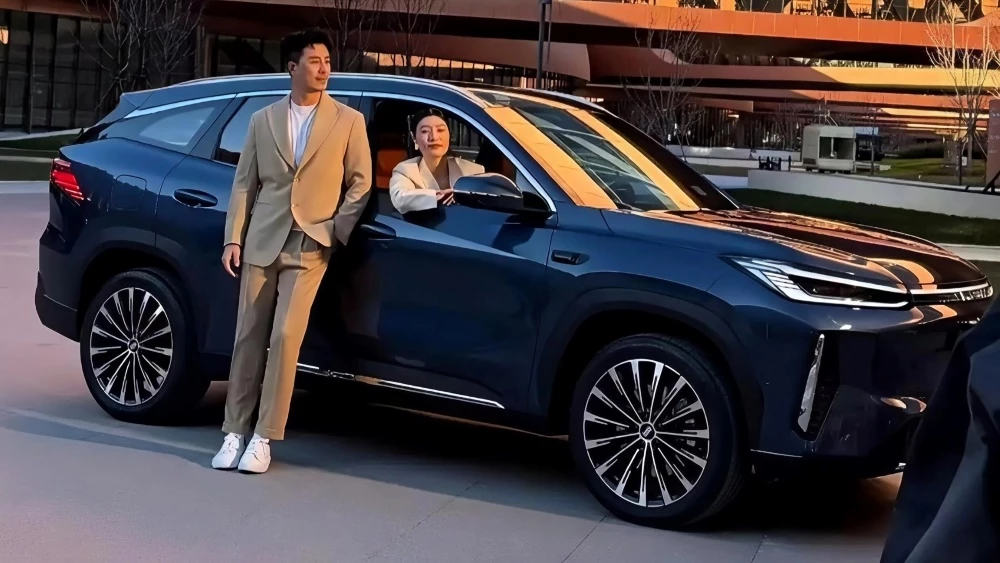  Фото &laquo;живого&raquo; Geely Galaxy M7 опубликовали в Китае. Что уже известно о новом кроссовер