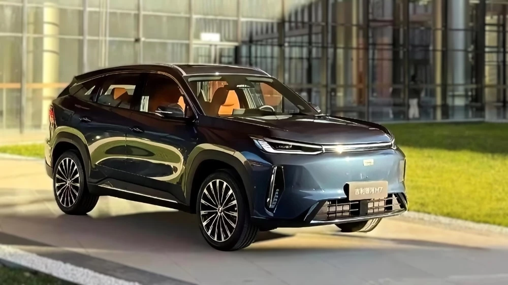  Фото &laquo;живого&raquo; Geely Galaxy M7 опубликовали в Китае. Что уже известно о новом кроссовер