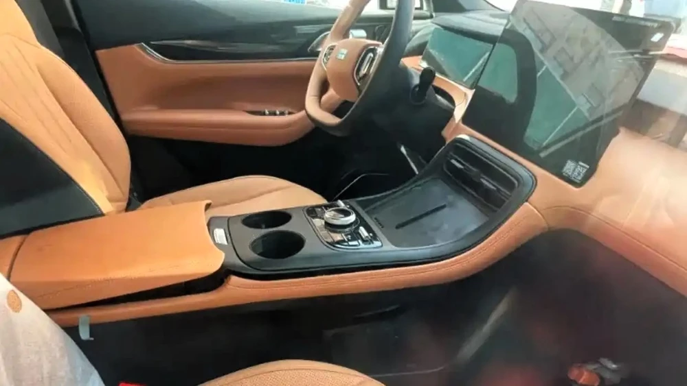  Фото &laquo;живого&raquo; Geely Galaxy M7 опубликовали в Китае. Что уже известно о новом кроссовер