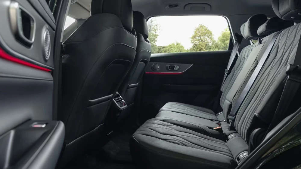  Кроссовер Chery признали автомобилем года в Британии. Что это за модель