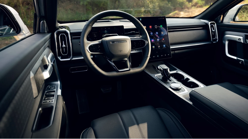  Кроссовер Jaecoo J7 появится в России с другим названием. Продажи могут начаться в 2026 году