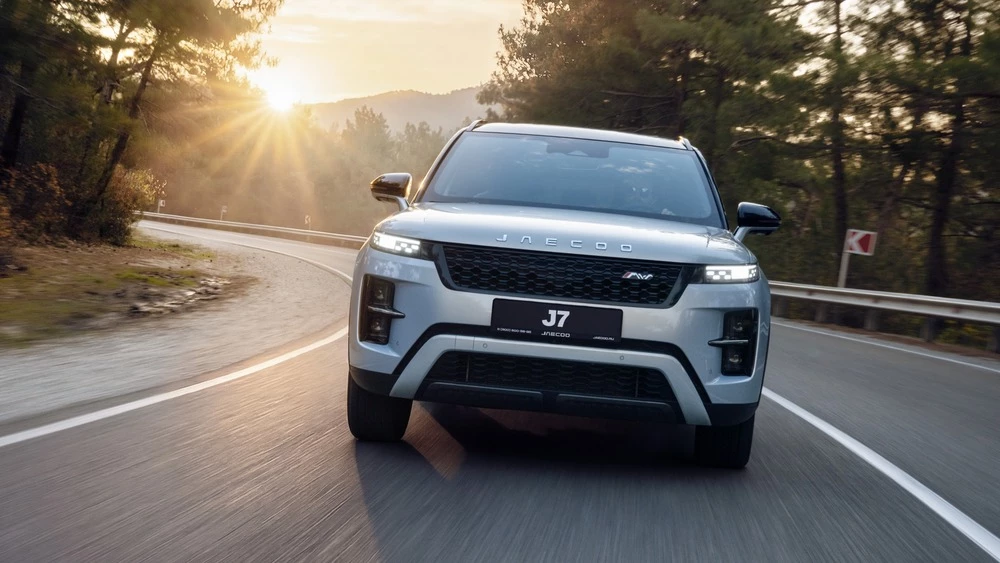  Обновленный Jaecoo J7 вышел на рынок России и подешевел. Как изменился этот кроссовер