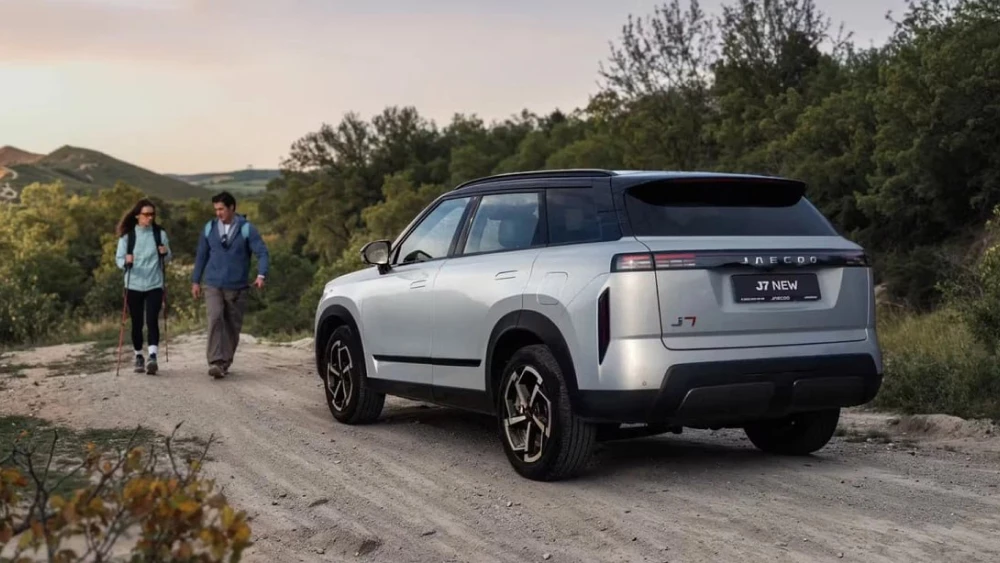  Обновленный Jaecoo J7 вышел на рынок России и подешевел. Как изменился этот кроссовер
