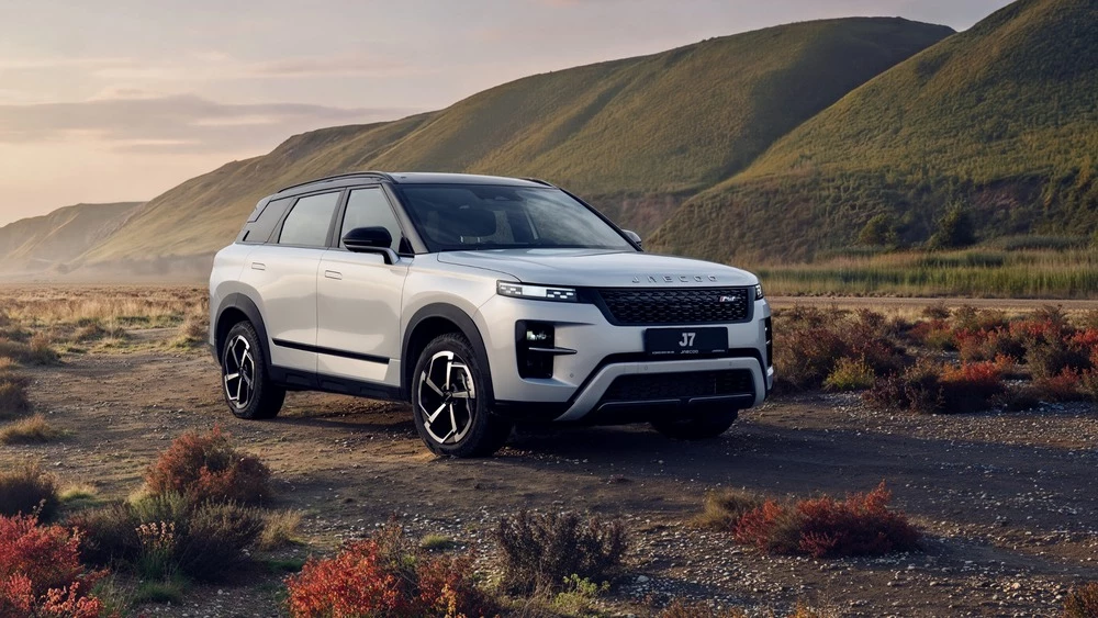  Три модели для России. Omoda и Jaecoo показали новые кроссоверы C5, J6 и J7