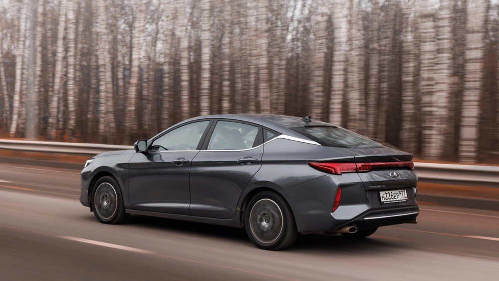  Если где и остались &laquo;Москвичи 6&raquo;, то на заводе. Но дилеры об уходе модели не сожалеют