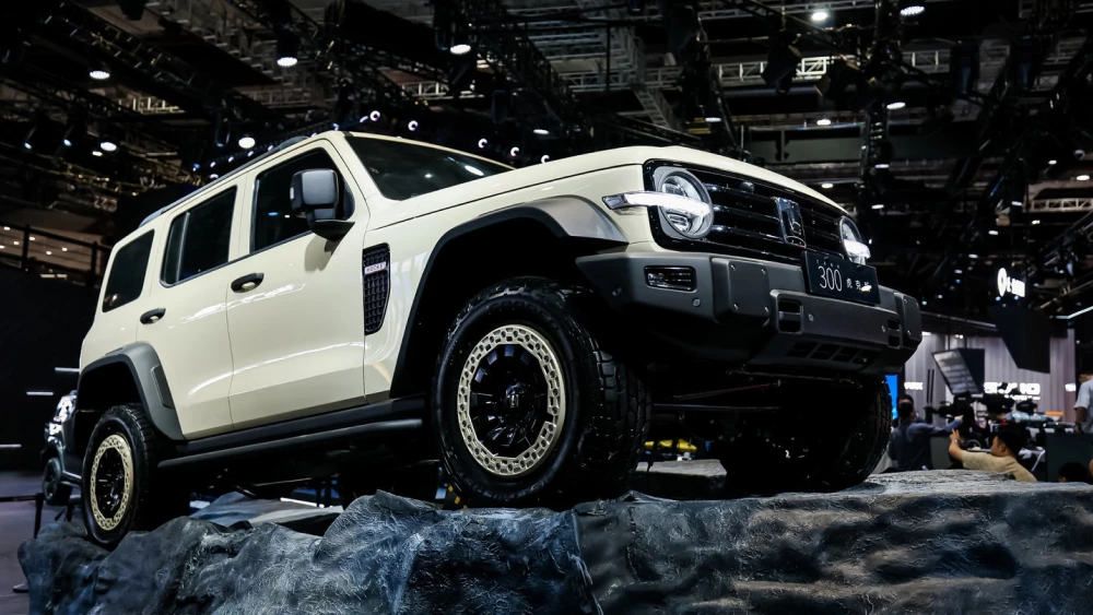  GWM тестирует удлиненный Tank 300 в Китае. Его готовят к сложному бездорожью
