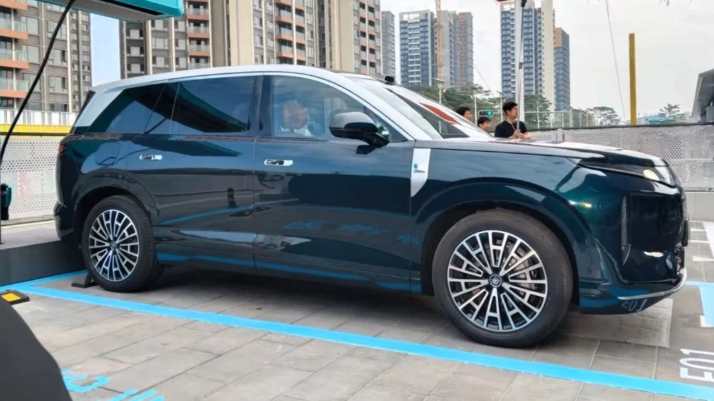  Новый кроссовер BYD Datang готовится к дебюту. Автомобиль впервые сняли на фото