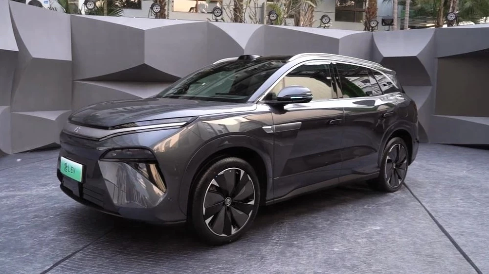  Новый кроссовер BYD Datang готовится к дебюту. Автомобиль впервые сняли на фото