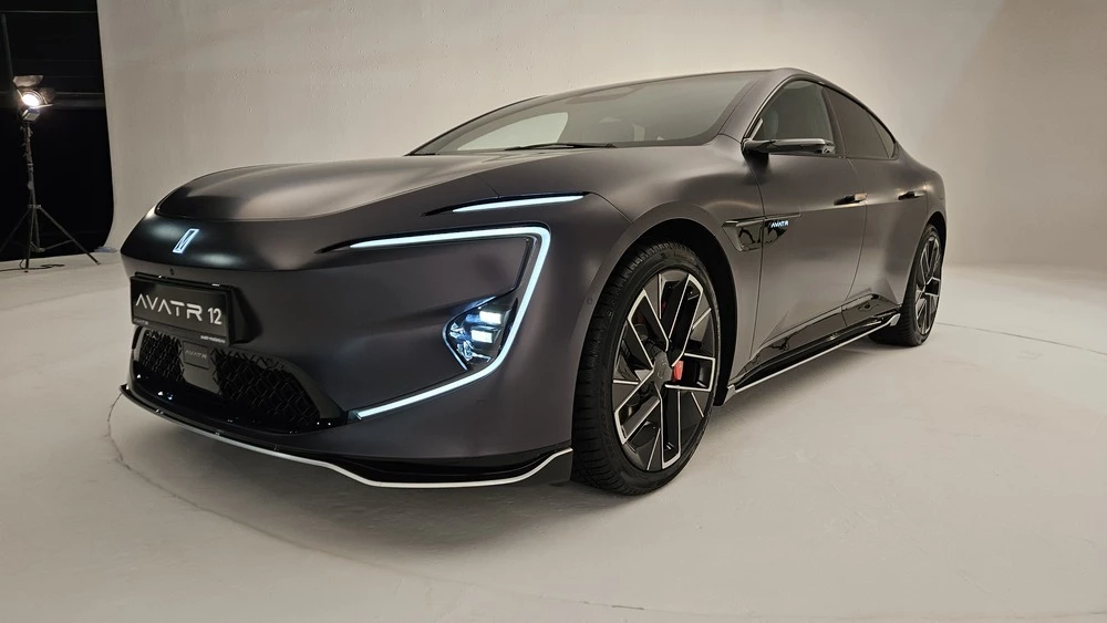  Обновленный Avatr 12 получил три электромотора на 968 л.с. Как ещё изменилась модель