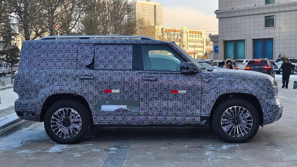  Уникальный внедорожник GWM заметили в Китае. Это первый Tank на платформе One