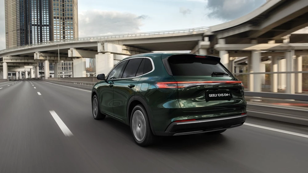  В Geely отказались от принципа &laquo;матрешки&raquo;. Почему на дизайн EX5 EM-i ушло всего 3,5 месяца