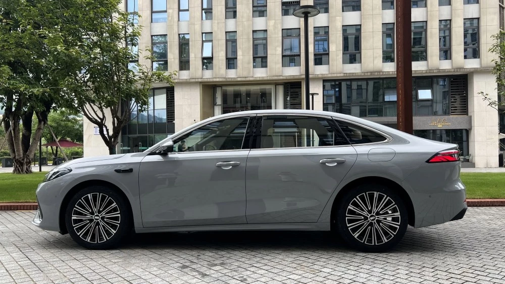  В Китае назвали самые дальнобойные гибриды для зимы. Лучшей стала модель Geely